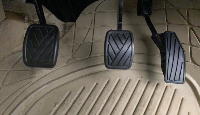2024 Maruti Dzire VXi, Petrol, Manual, 32,672 km, Pedals