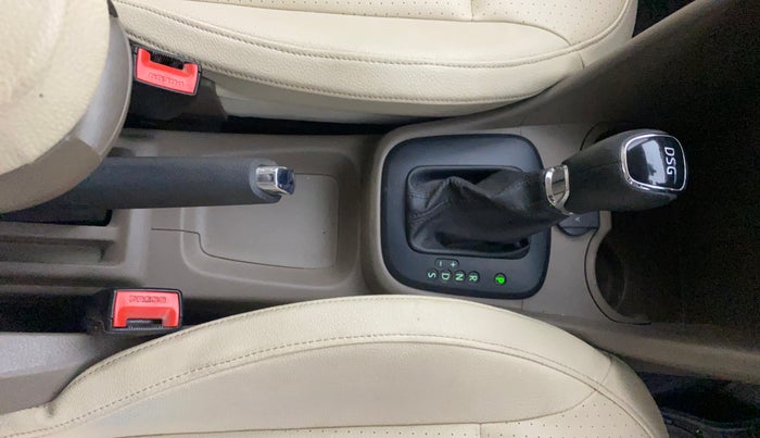 2016 Skoda Rapid 1.5 TDI CR STYLE PLUS AT, Diesel, Automatic, 1,05,843 km, Gear Lever