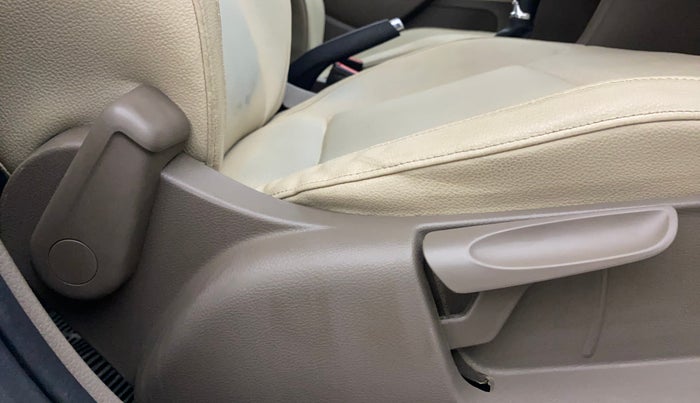 2016 Skoda Rapid 1.5 TDI CR STYLE PLUS AT, Diesel, Automatic, 1,05,843 km, Driver Side Adjustment Panel