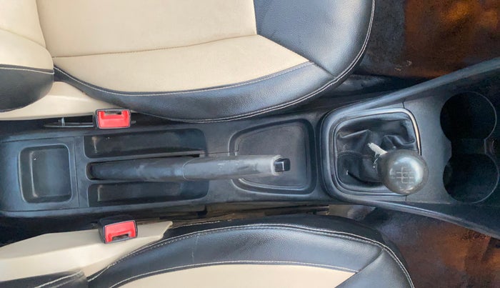 2016 Volkswagen Ameo TRENDLINE 1.2L, CNG, Manual, 1,38,957 km, Gear Lever