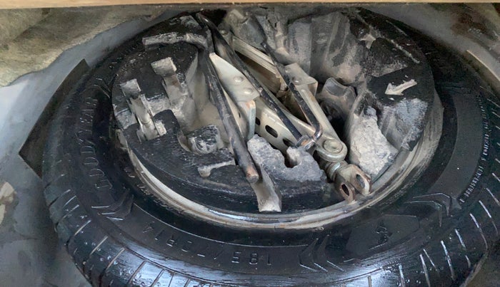 2016 Volkswagen Ameo TRENDLINE 1.2L, CNG, Manual, 1,38,957 km, Spare Tyre