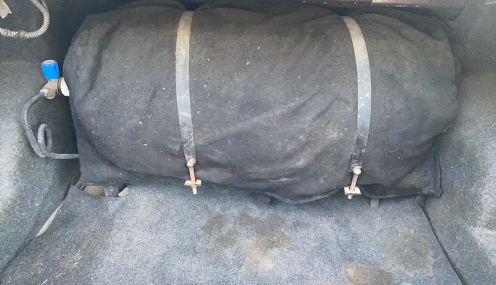 2016 Volkswagen Ameo TRENDLINE 1.2L, CNG, Manual, 1,38,957 km, Boot Inside