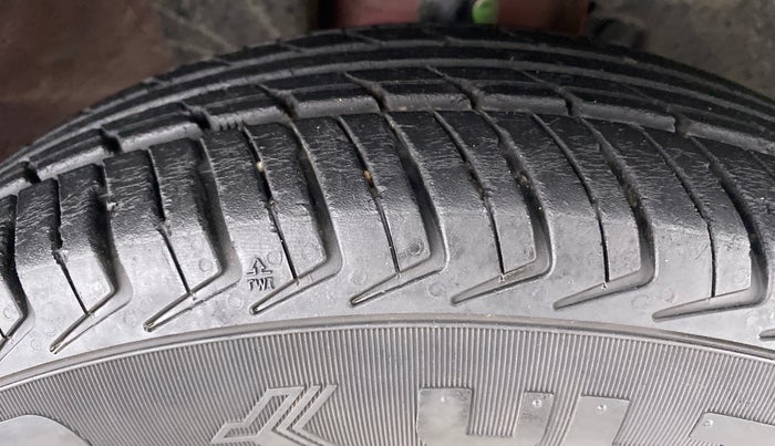 2018 Renault Kwid RXT 1.0 EASY-R AT OPTION, Petrol, Automatic, 32,022 km, Right Front Tyre Tread