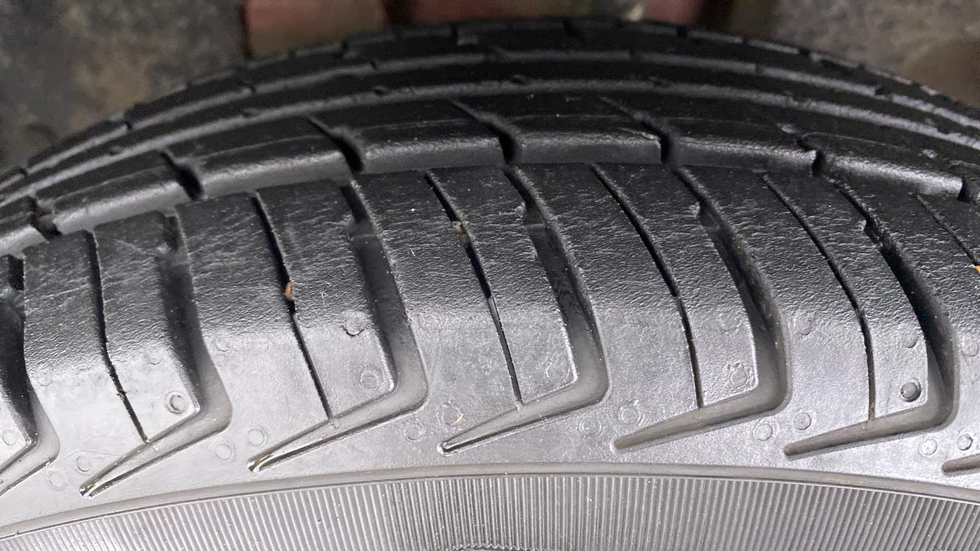 2018 Renault Kwid RXT 1.0 EASY-R AT OPTION, Petrol, Automatic, 32,022 km, Left Front Tyre Tread