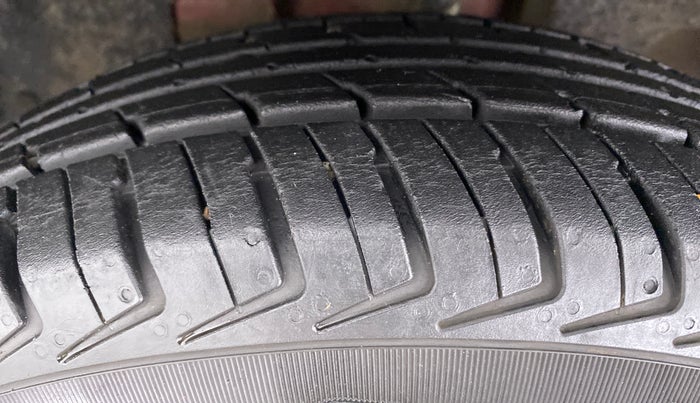 2018 Renault Kwid RXT 1.0 EASY-R AT OPTION, Petrol, Automatic, 32,022 km, Left Front Tyre Tread