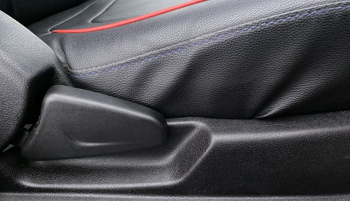 2018 Renault Kwid RXT 1.0 EASY-R AT OPTION, Petrol, Automatic, 32,022 km, Driver Side Adjustment Panel