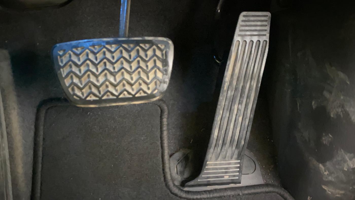 2021 Toyota Camry HYBRID, Hybrid, Automatic, 64,226 km, Pedals