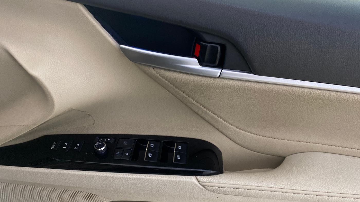 2021 Toyota Camry HYBRID, Hybrid, Automatic, 64,226 km, Driver Side Door Panels Control