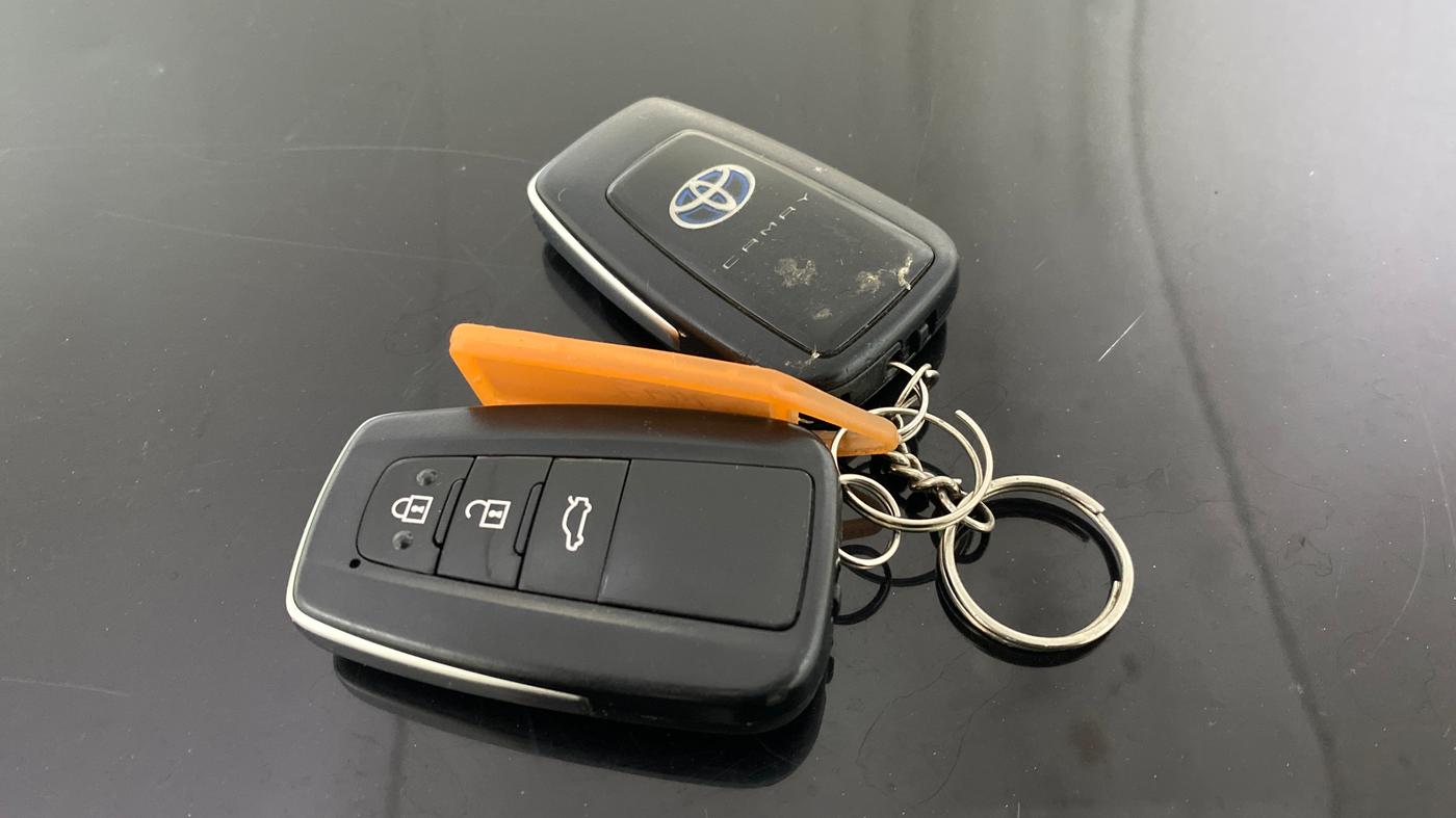 2021 Toyota Camry HYBRID, Hybrid, Automatic, 64,226 km, Key Close Up