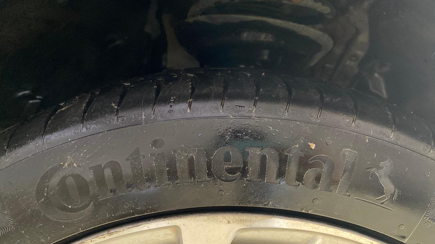 2021 Toyota Camry HYBRID, Hybrid, Automatic, 64,226 km, Right Front Tyre Tread