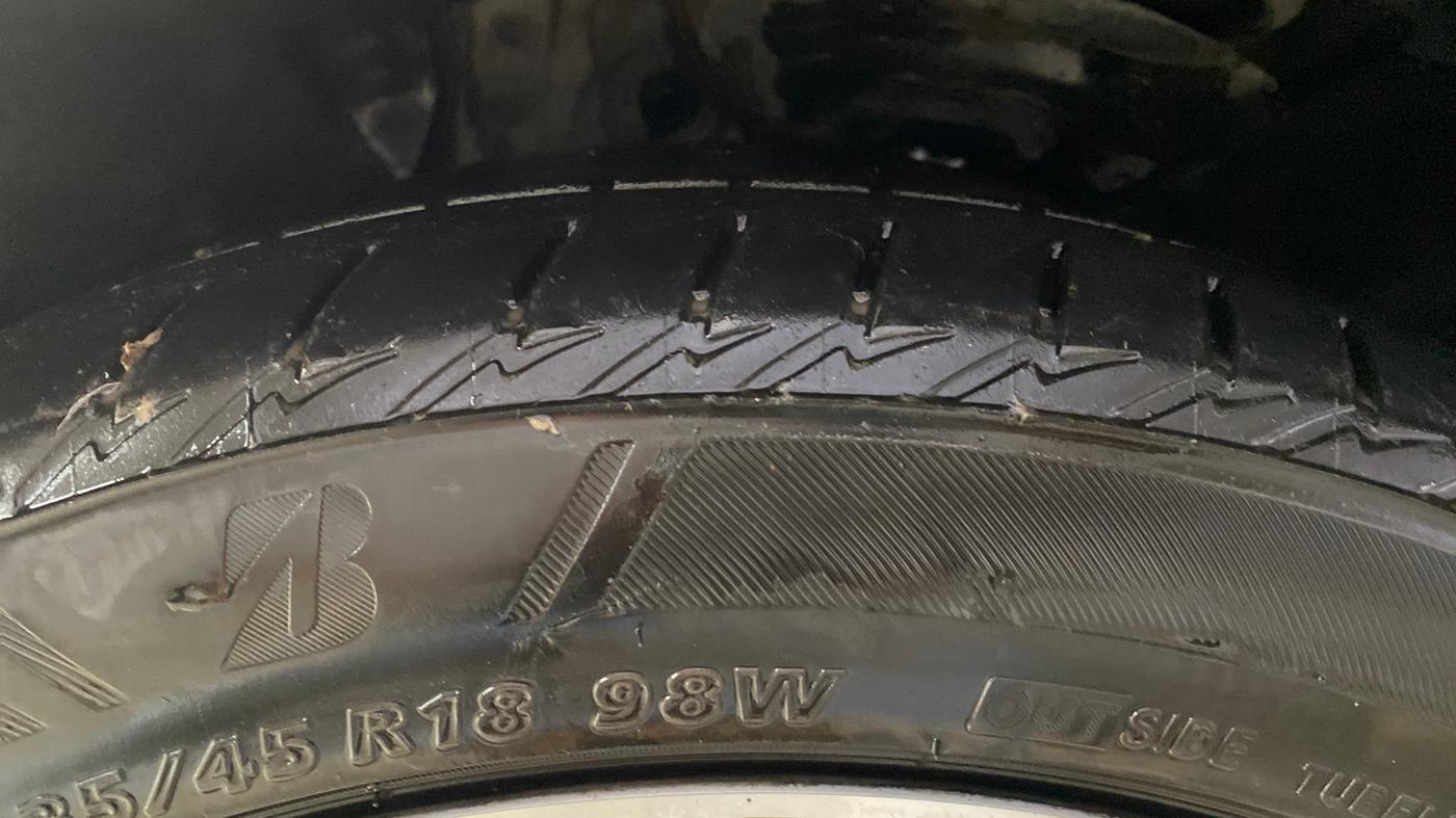 2021 Toyota Camry HYBRID, Hybrid, Automatic, 64,226 km, Left Front Tyre Tread