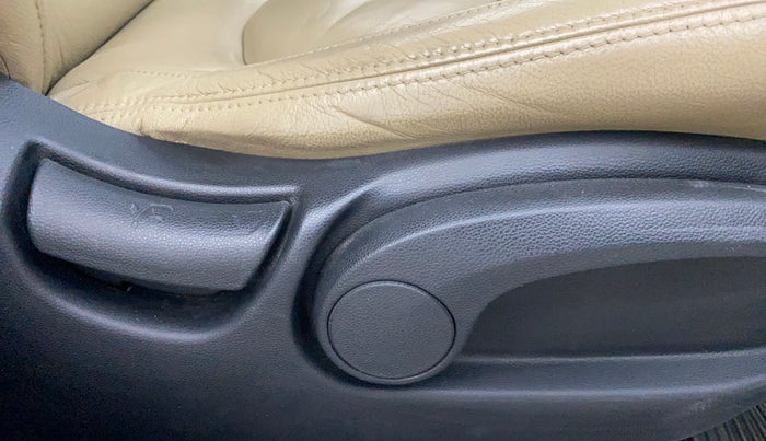 2016 Hyundai Creta SX 1.6 DIESEL, Diesel, Manual, 65,988 km, Driver Side Adjustment Panel