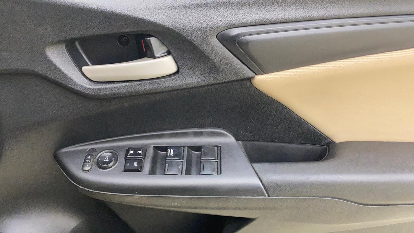 2021 Honda Jazz 1.2L I-VTEC V CVT, Petrol, Automatic, 42,131 km, Driver Side Door Panels Control