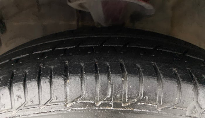 2015 Hyundai i10 SPORTZ 1.1 IRDE2, Petrol, Manual, 53,503 km, Left Front Tyre Tread