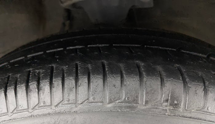 2015 Hyundai i10 SPORTZ 1.1 IRDE2, Petrol, Manual, 53,503 km, Right Front Tyre Tread