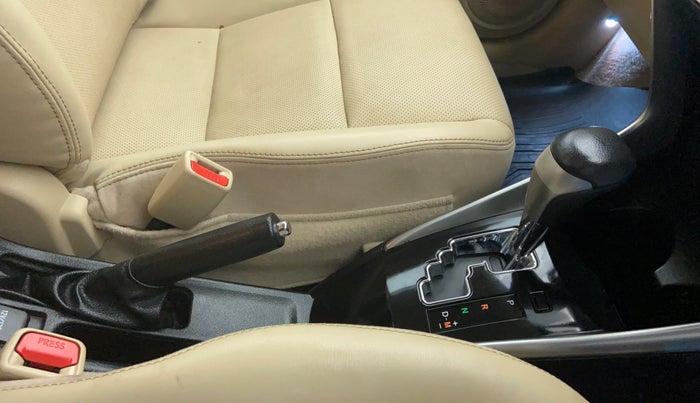 2018 Toyota YARIS VX CVT, Petrol, Automatic, 10,012 km, Gear Lever