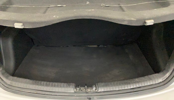 2016 Hyundai Grand i10 SPORTZ 1.2 KAPPA VTVT, Petrol, Manual, 26,923 km, Boot Inside