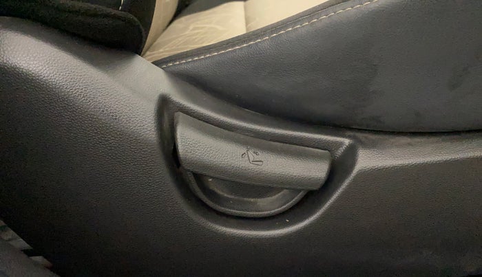 2016 Hyundai Grand i10 SPORTZ 1.2 KAPPA VTVT, Petrol, Manual, 26,923 km, Driver Side Adjustment Panel