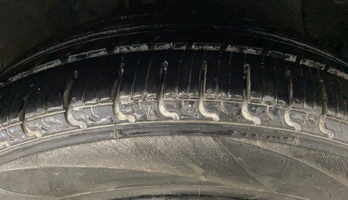 2016 Hyundai Grand i10 SPORTZ 1.2 KAPPA VTVT, Petrol, Manual, 26,923 km, Right Front Tyre Tread