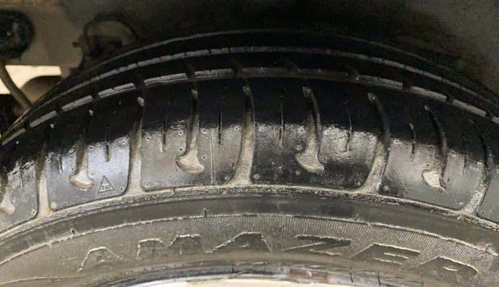 2016 Hyundai Grand i10 SPORTZ 1.2 KAPPA VTVT, Petrol, Manual, 26,923 km, Right Rear Tyre Tread