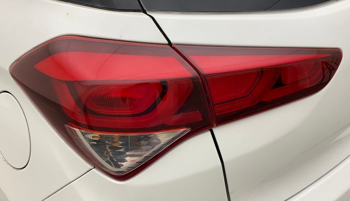 2015 Hyundai Elite i20 SPORTZ 1.2 (O), Petrol, Manual, 50,798 km, Left tail light - Minor scratches