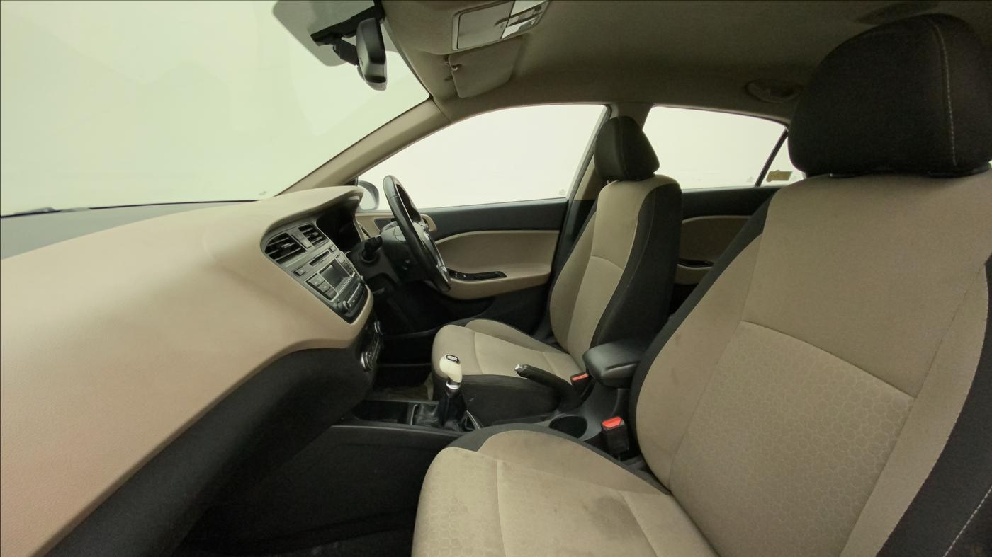 2015 Hyundai Elite i20 SPORTZ 1.2 (O), Petrol, Manual, 50,798 km, Right Side Front Door Cabin
