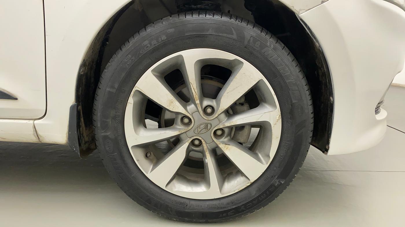 2015 Hyundai Elite i20 SPORTZ 1.2 (O), Petrol, Manual, 50,798 km, Right Front Wheel