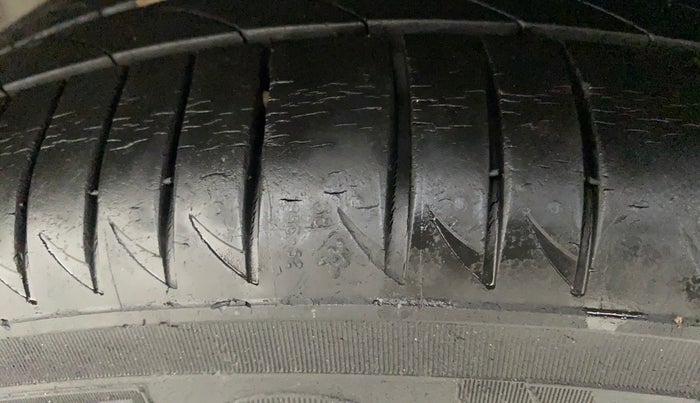 2015 Hyundai Elite i20 SPORTZ 1.2 (O), Petrol, Manual, 50,798 km, Left front tyre - Minor crack