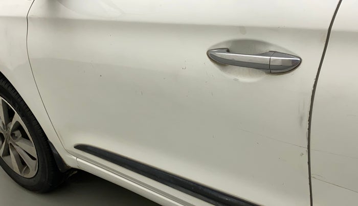 2015 Hyundai Elite i20 SPORTZ 1.2 (O), Petrol, Manual, 50,798 km, Front passenger door - Minor scratches