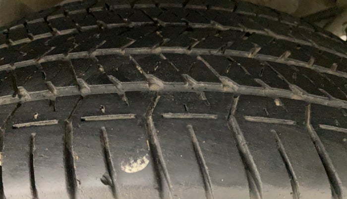 2015 Mahindra XUV500 W6, Diesel, Manual, 1,00,237 km, Left Rear Tyre Tread