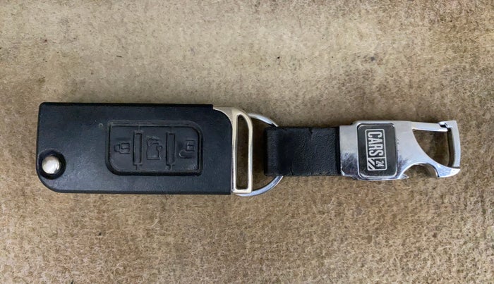 2015 Mahindra XUV500 W6, Diesel, Manual, 1,00,237 km, Key Close Up
