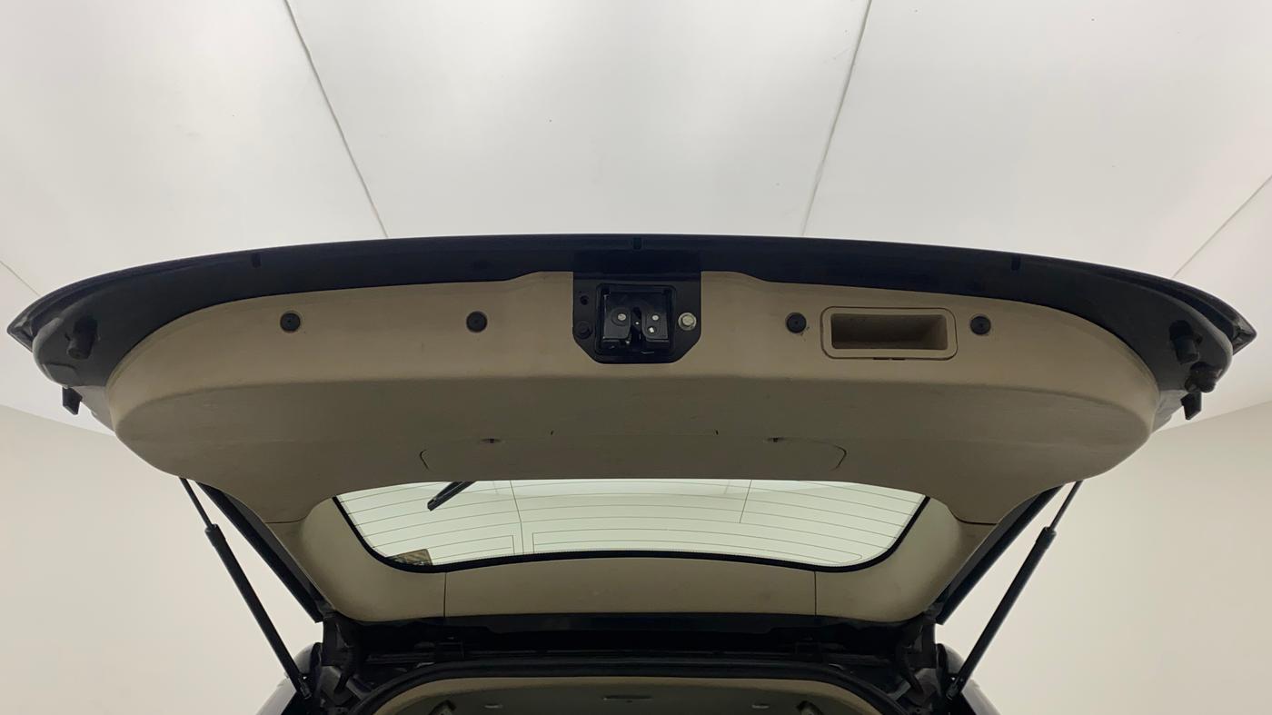 2015 Mahindra XUV500 W6, Diesel, Manual, 1,00,237 km, Boot Door Open