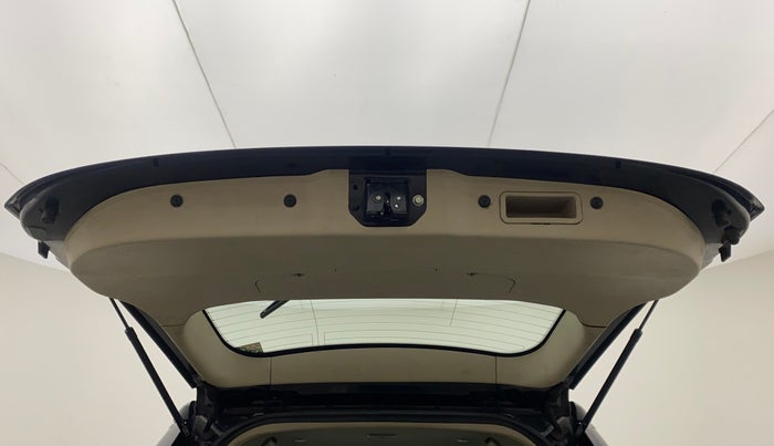 2015 Mahindra XUV500 W6, Diesel, Manual, 1,00,237 km, Boot Door Open