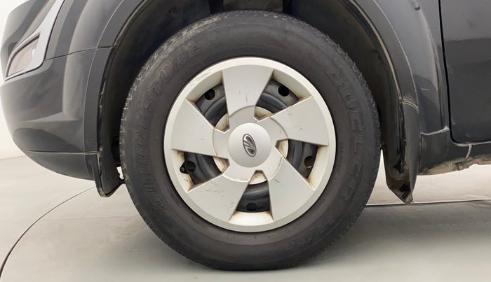 2015 Mahindra XUV500 W6, Diesel, Manual, 1,00,237 km, Left Front Wheel