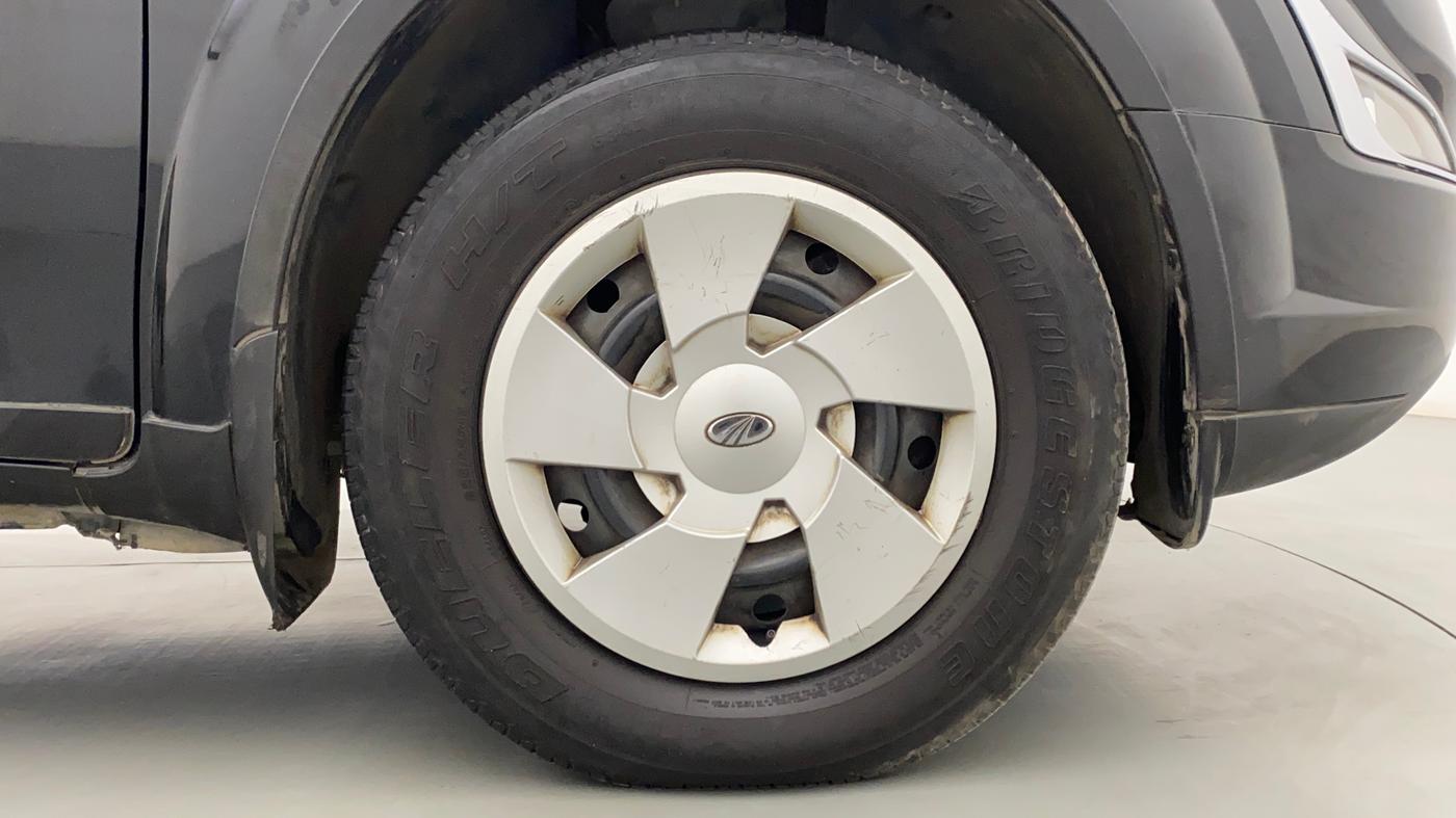 2015 Mahindra XUV500 W6, Diesel, Manual, 1,00,237 km, Right Front Wheel