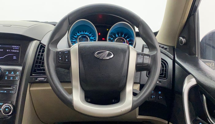 2015 Mahindra XUV500 W6, Diesel, Manual, 1,00,237 km, Steering Wheel Close Up