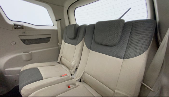 2015 Mahindra XUV500 W6, Diesel, Manual, 1,00,237 km, Third Seat Row ( optional )