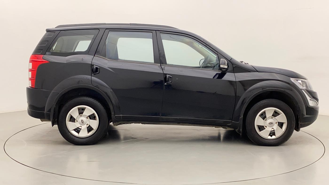 2015 Mahindra XUV500 W6, Diesel, Manual, 1,00,237 km, Right Side View