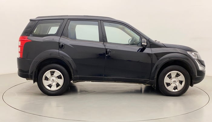 2015 Mahindra XUV500 W6, Diesel, Manual, 1,00,237 km, Right Side View