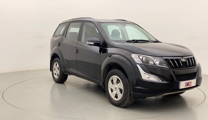 2015 Mahindra XUV500 W6, Diesel, Manual, 1,00,237 km, Right Front Diagonal