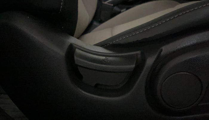 2015 Hyundai Elite i20 SPORTZ 1.2, Petrol, Manual, 62,113 km, Driver Side Adjustment Panel