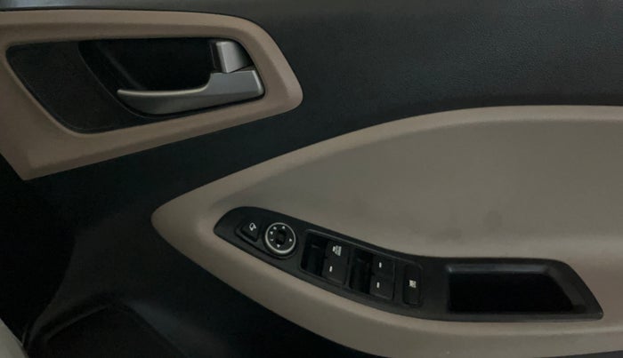 2015 Hyundai Elite i20 SPORTZ 1.2, Petrol, Manual, 62,113 km, Driver Side Door Panels Control