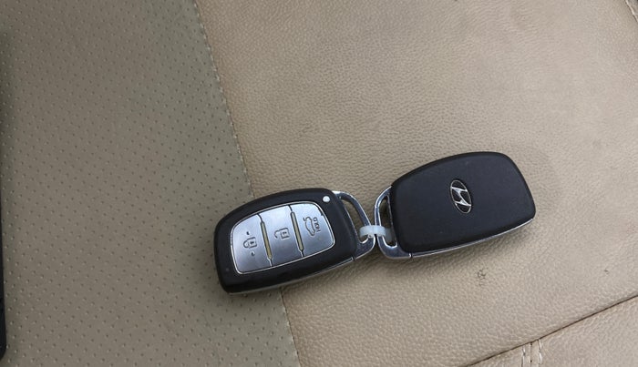 2015 Hyundai Grand i10 ASTA AT 1.2 KAPPA VTVT, Petrol, Automatic, 89,502 km, Key Close Up