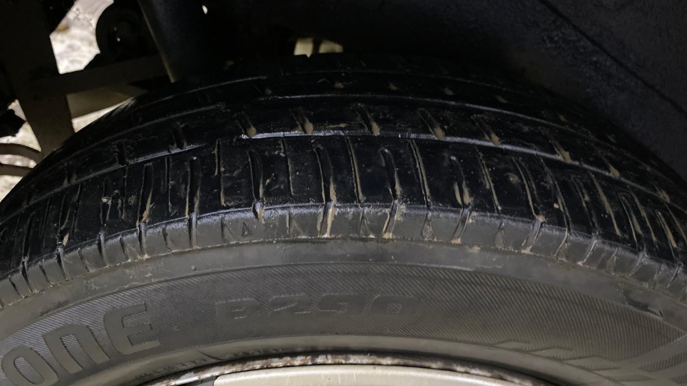 2017 Maruti Wagon R 1.0 LXI CNG, CNG, Manual, 71,381 km, Right Rear Tyre Tread
