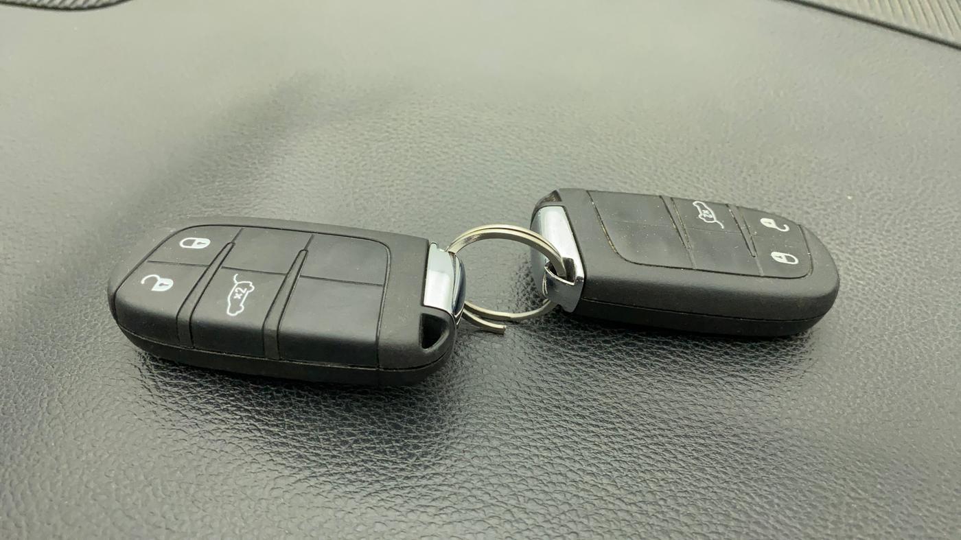 2021 Jeep Compass MODEL S (O) 1.4 PETROL DCT, Petrol, Automatic, 1,24,582 km, Key Close Up