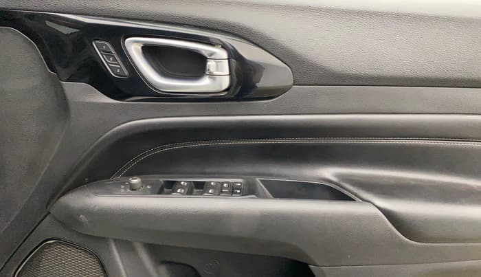 2021 Jeep Compass MODEL S (O) 1.4 PETROL DCT, Petrol, Automatic, 1,24,582 km, Driver Side Door Panels Control