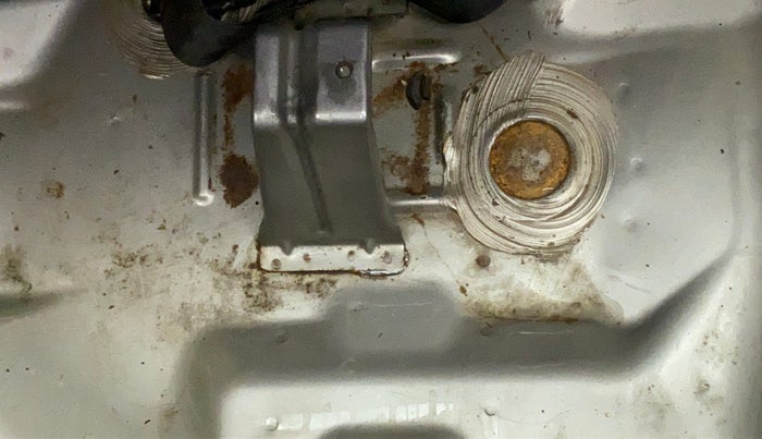 2014 Maruti Swift VXI, Petrol, Manual, 69,859 km, Boot floor - Slight discoloration