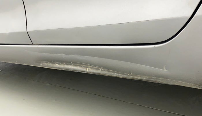 2014 Maruti Swift VXI, Petrol, Manual, 69,859 km, Left running board - Slightly dented