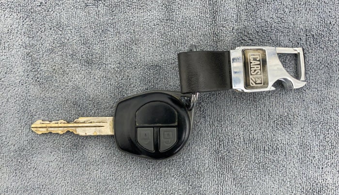2014 Maruti Swift VXI, Petrol, Manual, 69,859 km, Key Close Up