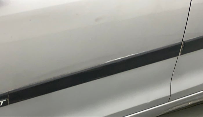 2014 Maruti Swift VXI, Petrol, Manual, 69,859 km, Front passenger door - Slightly dented